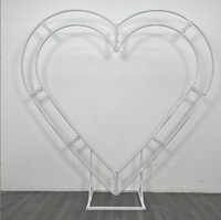 Arche de fleurs à double cœur en alliage d'aluminium Arche de mariage en forme de cercle avec matériau en aluminium pour la décoration de mariage.