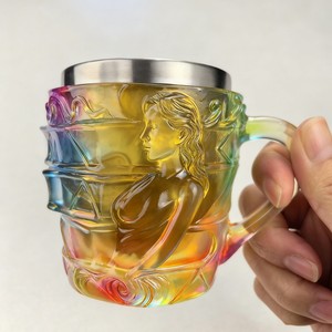 Taza de vidrio creativa con diseño de niña, taza de café de resina transparente para lectura y regalo - Product Image 3