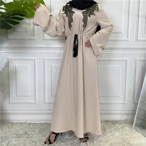 Proveedor de marca superior, venta al por mayor, vestido Abaya de mujer musulmana Thobe con bordado modesto liso, ropa islámica de Oriente Medio