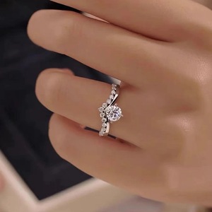 Anello con Diamante T0592, Taglio Brillante Rotondo, Diamante Naturale, Stile Romantico per Fidanzamento Femminile - Product Image 3