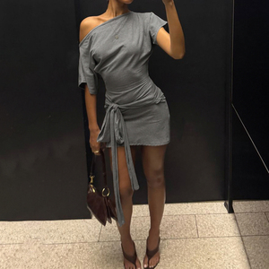 Robe Courte Élégante Européenne à Épaules Dénudées avec Taille Froncée et Nœud, Robe Midi Unie Ajustée et Sophistiquée - Product Image 5