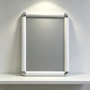Cadre en aluminium professionnel de 25 mm avec coins arrondis de sécurité et panneau arrière en PE pour un support fiable d'affiches et de signalétique - Product Image 1