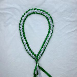شريط تخرج عالي الجودة بسعر الجملة شريط مريح مُزين بأشكال جارلاند ولها ياقة مجدولة - Product Image 3