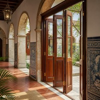 Porte coulissante pliante - Alliage d'aluminium, design moderne, sans entretien, rouge, pour usage scolaire et hôtelier