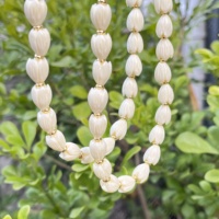 Collier de perles de fleurs de Pikake blanc ivoire, collier de coquillages de magnolia en poudre de corail hawaïen, bijoux pour mariage à la plage, remise de diplôme