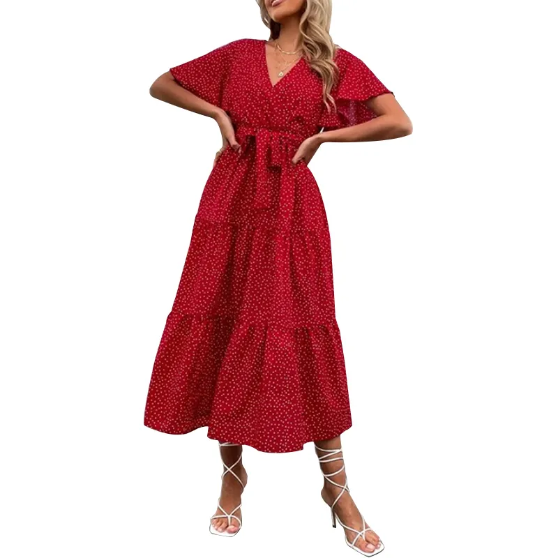 Красное платье с принтом в горошек, рукавом-бабочкой и оборками на подоле, свободным кроем и поясом