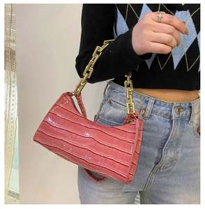 Sac à main élégant en cuir pour femme, style rétro décontracté, avec chaîne, couleur unie, sac à bandoulière fourre-tout - Product Image 4