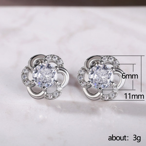 Orecchini a Perno con Cristalli a Forma di Fiore per Donne, Accessori di Moda Dolci e Minimalisti per Uso Quotidiano - Product Image 5