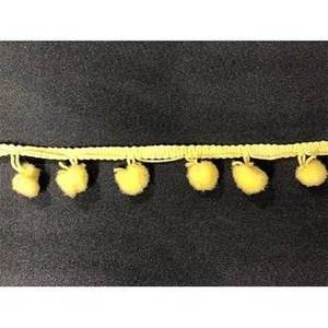 Ribete de encaje suave de alta calidad con pompones, poliéster ecológico, ganchillo personalizable, amarillo, venta al por mayor, el más vendido para bolsas de ropa - Product Image 1