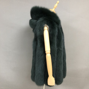 Customizable <strong>Dark</strong> <strong>Green</strong> Classic Fox Fur Vest Coat With Hooded Women Fashion Vertical Stripes Real Fluffy Fur Gilets <strong>Waistcoat</strong> - Product Image 3