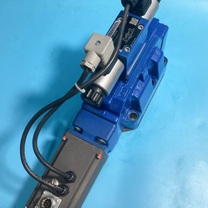 วาล์วควบคุมทิศทางแบบสัดส่วน รุ่น 4WRKE25E350L-3X/6EG24EK31/F1D3M R901084667  ควบคุมด้วยระบบไฮดรอลิกแบบ Pilot  รองรับแรงดัน 350 บาร์ - Product Image 5