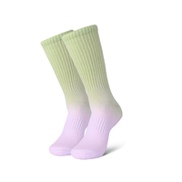 Chaussettes OEM personnalisées avec logo pour femme, série dégradée, chaudes, antibactériennes, respirantes, fantaisie, amusantes, confortables, en coton, idéales comme cadeau