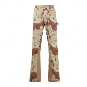 Pantalones Acampanados con Logotipo Personalizado, Estilo Urbano, Corte Bootcut, Jogger para Hombre, con Parches y Estampado de Camuflaje - Product Image 3