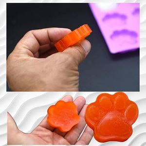 Lot de 3 moules en silicone antiadhésifs à 6 cavités en forme de patte de chien pour gâteaux, chocolats et savons - Product Image 5