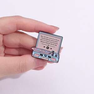 复古灵感复古音乐珐琅翻领别针套装粉色电话唱机，带男女童话圣诞主题 - Product Image 4