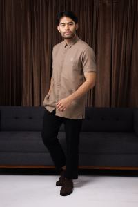 Camisa de Manga Corta Tranquil Ethereal Heaven AdamLuxe con Detalle Plisado para Uso Diario Informal - Product Image 4