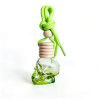 Diffuseur de parfum pour voiture en verre en forme de crâne, design unique, petite taille 8 ml, plusieurs options de couleurs, à suspendre dans la voiture