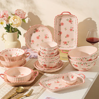 Ensemble de vaisselle en céramique glaçure rouge de grande valeur Design moderne bols à soupe de mariage aux fruits assiettes de poisson pour pendaison de crémaillère festive