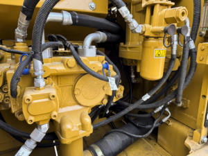 รถขุดตีนตะขาบ CAT 320D โครงสร้างแข็งแรง เหมาะสำหรับงานก่อสร้างหนักในระยะยาว - Product Image 4