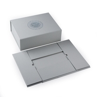 Boîte rigide magnétique pliable de luxe personnalisée en gris avec logo en relief, laminage mat, recyclable pour l'emballage de cadeaux et de cosmétiques