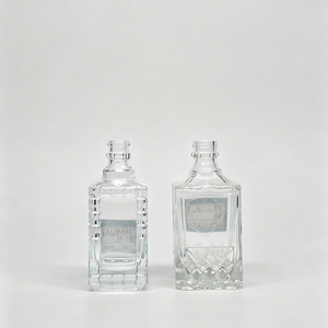 Bouteille de whisky en verre givré avec impression de logo personnalisée directe d'usine, design en relief, bouchon en liège, 500 ml/700 ml, pour liqueur, vodka, <span class=keywords><strong>tequila</strong></span> - Product Image 3