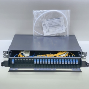 1U 19-Inch Rack-Mount PLC <b>Splitter</b> Chassis with Built-in 1x16 SC/UPC Cassette, Slide-Out Tray - Product Image 3
