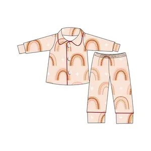 Liangzhe ODM prezzo all'ingrosso vestiti per bambini due pezzi camicia pantaloni a maniche lunghe grazioso pigiama da ragazzo morbido stampa arcobaleno