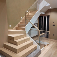 Escalier flottant en bois pour appartement préfabriqué au design moderne et épuré, avec marches en bois pour l'intérieur