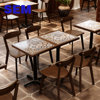 Ensemble Table Oblongue à Cadre Noyer et Chaises en Bois d'Hévéa pour Restaurant, Café et Bistro Rétro - Vente en Gros Usine SEM