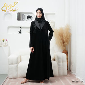 عباءة كلاسيكية أنيقة سوداء مفتوحة للنساء المسلمات في دبي والكويت لعام 2026، معطف شتوي مزين بالخرز للبيع بالجملة - Product Image 1