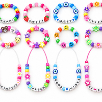 Kit de fabrication de bracelets avec perles colorées, perles lettres, breloques Smiley, fleurs et fruits, cordon élastique, ensemble de loisirs créatifs pour bijoux DIY