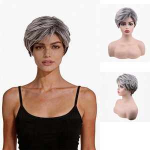 Peluca corta estilo pixie al por mayor, peluca gris ombré, cabello sintético liso <span class=keywords><strong>de</strong></span> fibra resistente al calor, gorra elástica ajustable para mujer - Product Image 1