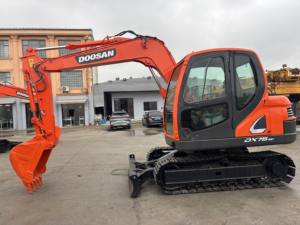 Doosan-Miniexcavadora DX75, larga vida útil, bien mantenida, para riego de jardines, construcción, motor de engranaje operativo de 7 toneladas - Product Image 4