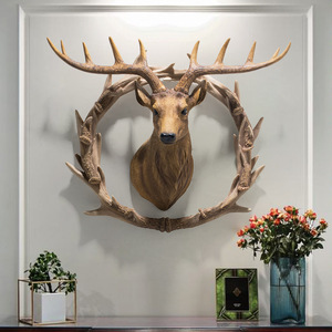 Decorazione da parete con testa di cervo in resina, <span class=keywords><strong>design</strong></span> dettagliato, stile nordico, scultura di animale finto per decorazione di sfondo per bar, hotel e camere. - Product Image 1