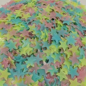 100 pièces 3CM 3D Étoiles Lueur Dans Le Noir Autocollants Muraux Fluorescents Lumineux Stickers Muraux Pour Enfants <span class=keywords><strong>Chambre</strong></span> <span class=keywords><strong>Plafond</strong></span> Décor À La Maison - Product Image 6