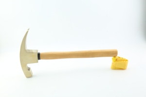 Marteau industriel anti-explosion et anti-étincelles à faible champ magnétique avec manche en bois pour l'industrie pétrolière, chimique et navale - Product Image 6