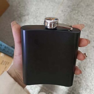 Petaca negra de acero inoxidable de viaje 6oz 7oz 8oz al por mayor con parte superior negra Petaca negra mate de 6oz con tapa negra - Product Image 4