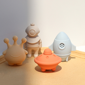 PAISEN Space Adventure Astronaute UFO Alien Spaceship 4 pièces Silicone Bath Toy Collection BPA Phtalate Free Mold-Free Squirt - Product Image 1