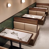 Vente en gros usine : Ensembles de tables et chaises modernes en bois massif et rotin pour restaurants, cafés et salons de thé, incluant des banquettes murales et des canapés