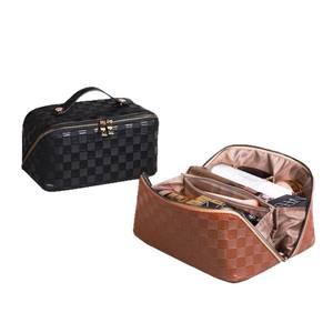 Trousse de maquillage Box Sugar Cube, sac à cosmétiques à carreaux noirs de grande capacité avec poignée souple pour un usage quotidien - Product Image 3