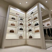 Présentoir à bijoux GZowin avec éclairage LED, design écologique et durable pour les magasins de luxe (Origine Guangdong)