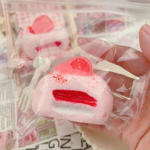 ของเล่นบีบ Taba Squishy Food สำหรับเด็ก ขายส่ง ดีไซน์ใหม่ TPR ชีสซูเฟล่ เค้กสตรอว์เบอร์รี ของเล่นบีบคลายเครียด ของเล่นบีบเสริมพัฒนาการทางประสาทสัมผัส - Product Image 3