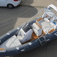 Bateau pneumatique à coque en fibre de verre de 5,8 m