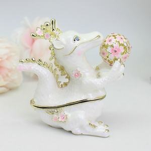 SHINNYGIFTS caja de baratija de Metal de dragón pintada a mano bola bordada decoración del hogar Almacenamiento de joyas de esmalte con bisagras para regalos de boda - Product Image 4