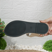 Guess Sandales Plates Chaussons Claquettes pour Femme avec Chaîne