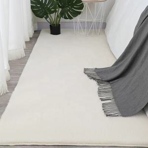 <span class=keywords><strong>Tapis</strong></span> d'intérieur en fausse fourrure de lapin, fabrication mécanique, doux, pelucheux, lavable, antidérapant, à poils fins, pour salon, chambre à coucher, vente chaude - Product Image 1