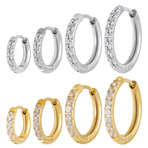 Pendiente de Aro de Titanio ASTM F136 con Circonita Cúbica de 2.5mm, Diseño Original para Mujer, Joyería para Perforación de Cartílago - Product Image 1