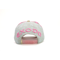 Gorra de béisbol de gamuza premium con logo de diseñador 2026, bordado 3D de cristal y pedrería, parche brillante con logo de cruz.