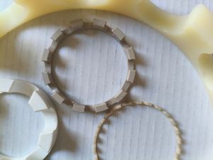 Custom tutte le dimensioni parti del cuscinetto in plastica Nylon PP PTFE PEEK POM cuscinetto a sfera 6207 608 684 gabbie fermi - Product Image 2