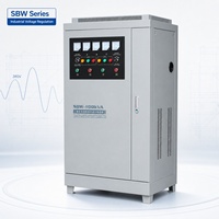 Stabilisateur de tension servo triphasé 150 kVA, robuste, 380 V, réponse en 1,5 s, protection contre les courts-circuits, équipement industriel critique